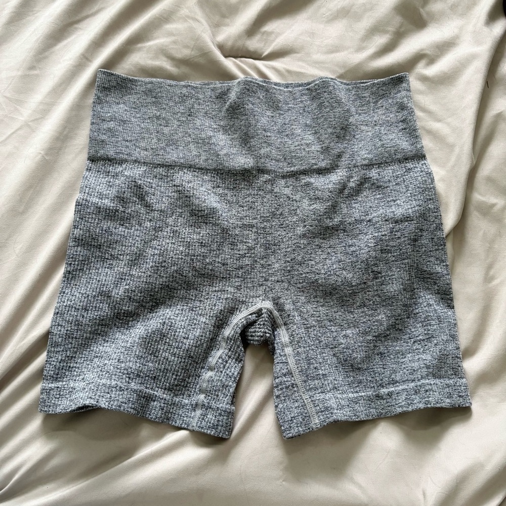 Colsie Heather Gray Ribbed High-Waist Bike Shorts